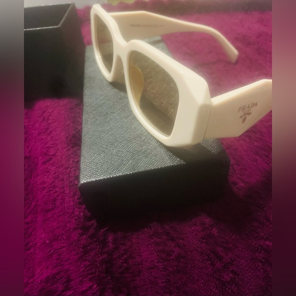 Brand new womens prada - Picture 2 of 6